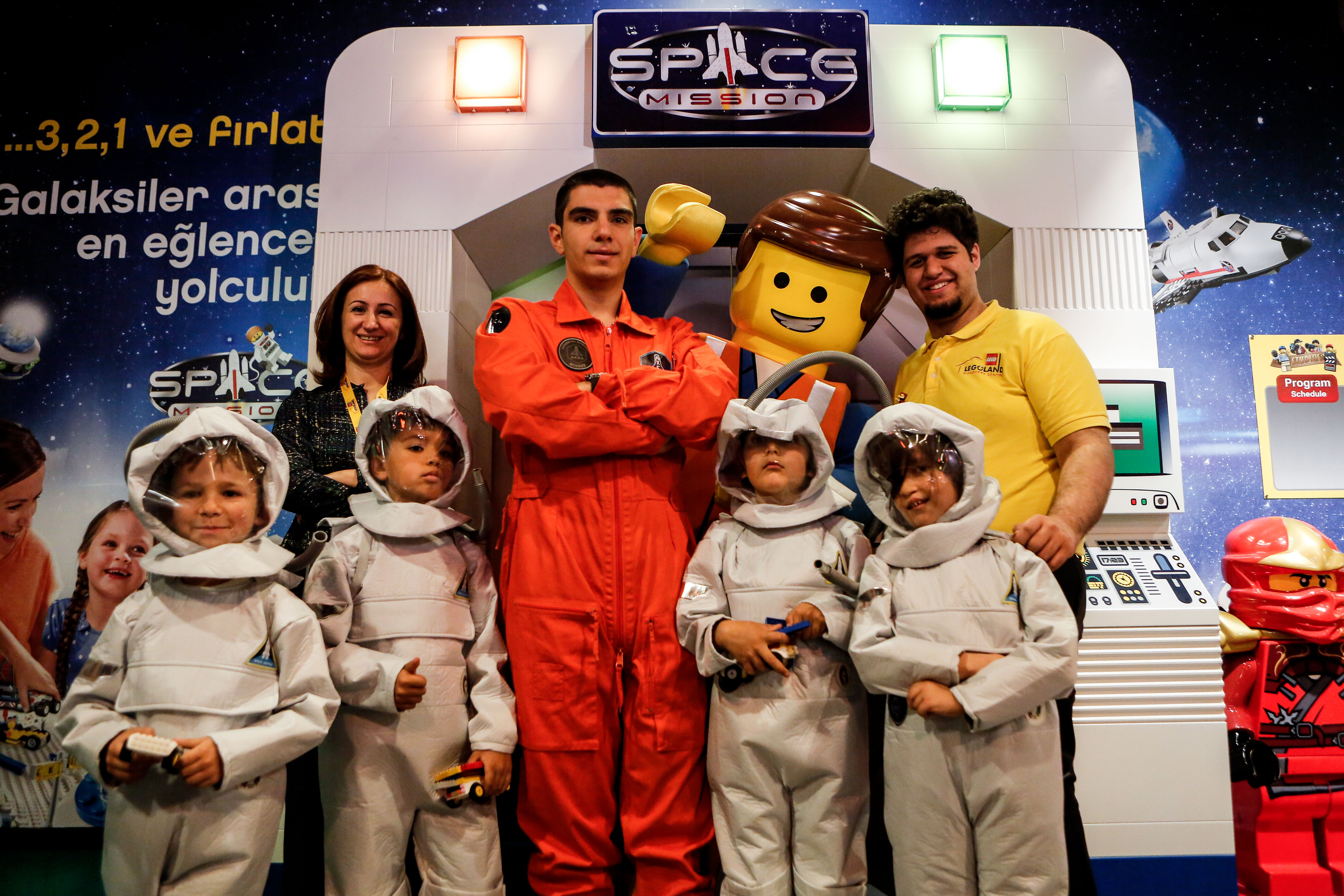 Türkiye’nin İlk Uzay Yolcusu LEGOLAND’de Çocuklarla Buluştu