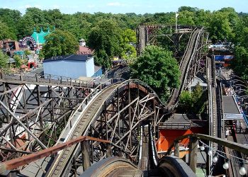 ​Dünyanın En Eski Eğlence Parkı: “BAKKEN”