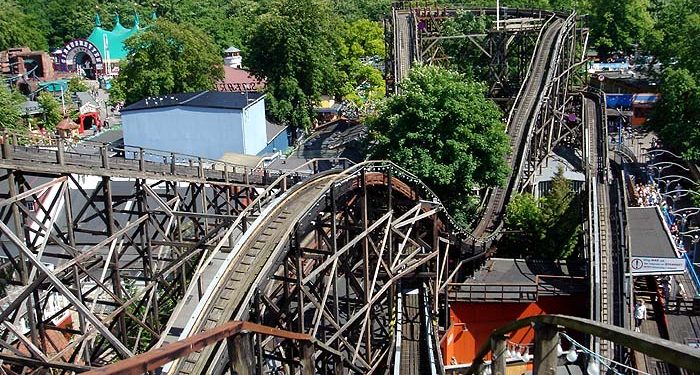 ​Dünyanın En Eski Eğlence Parkı: “BAKKEN”